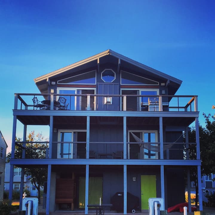 Luxury Canal Front | Dog Friendly | Steps to Beach