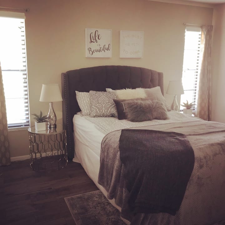 Втора спална соба која исто така е бојадисана и е ставена нова виткана како плочка.