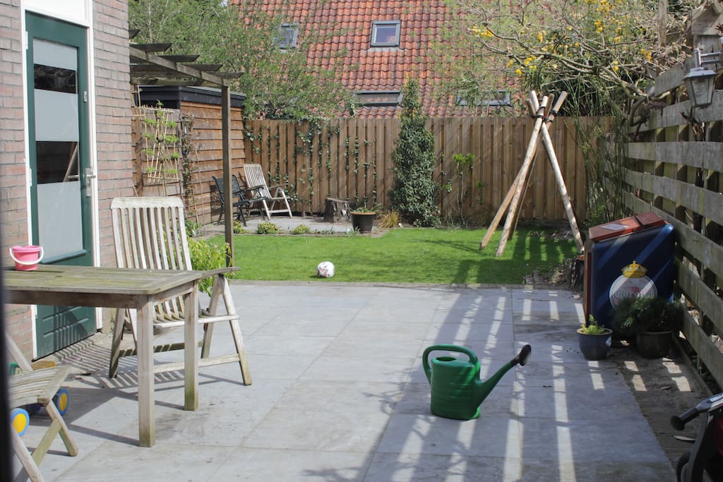 Big garden.
Sun all day long!