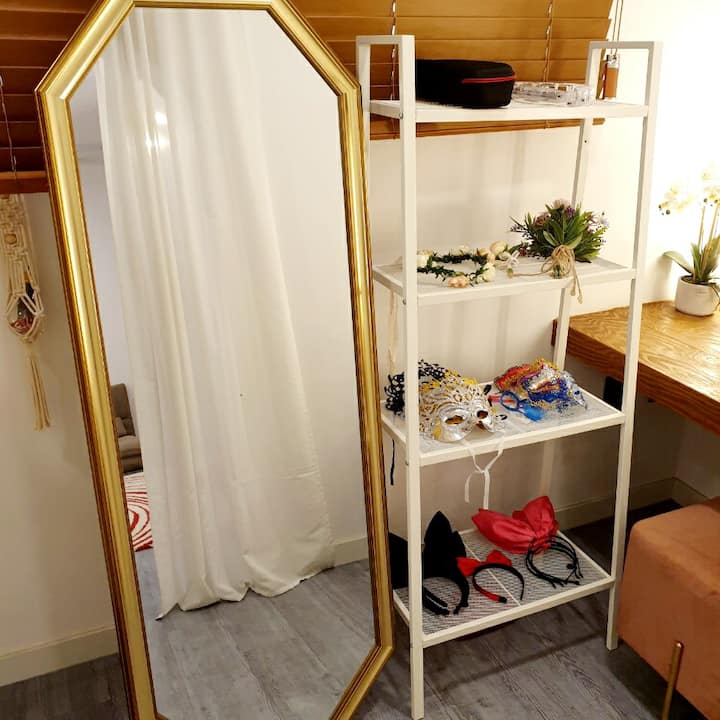 Dans la salle d'eau, couronnement, bouquet, divers trottoirs, bandeau, etc., et lisseur, sèche-cheveux et microphones Bluetooth sont préparés.♡