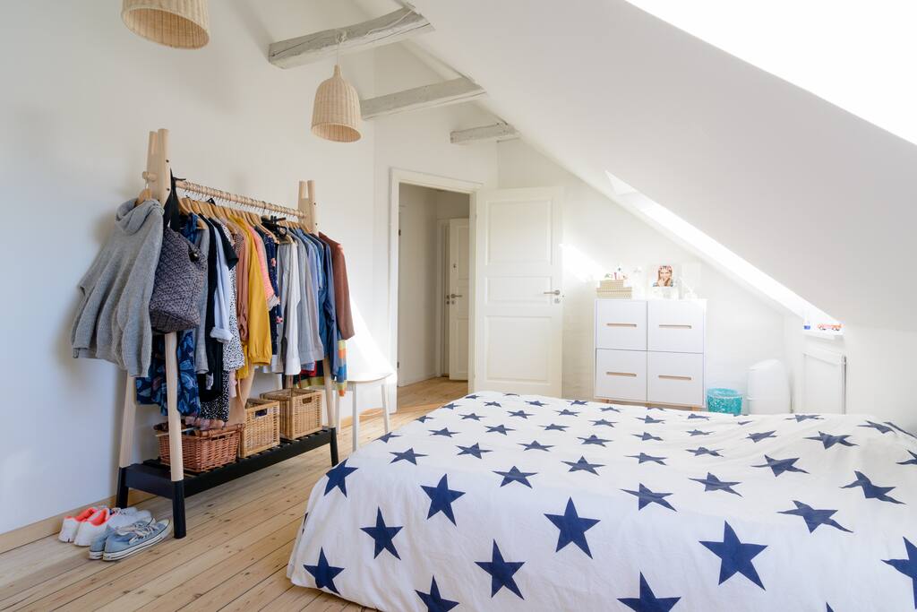 While receiving guests, it is possible to remove the clothing reck