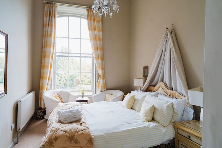 Yellow room, kingsize, with vintage Versace bed furnishings and silk curtains