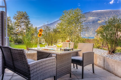 "Seehüsli" directly on lake Thun