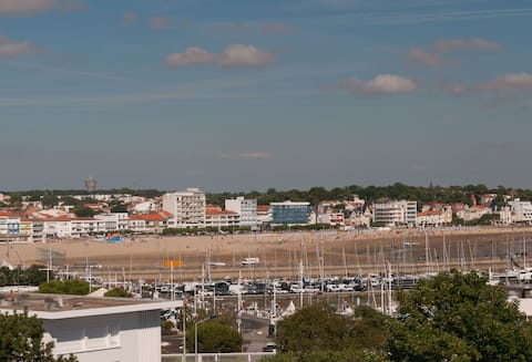 Popular Airbnb listing: Everything on foot - full sea view - in Royan
