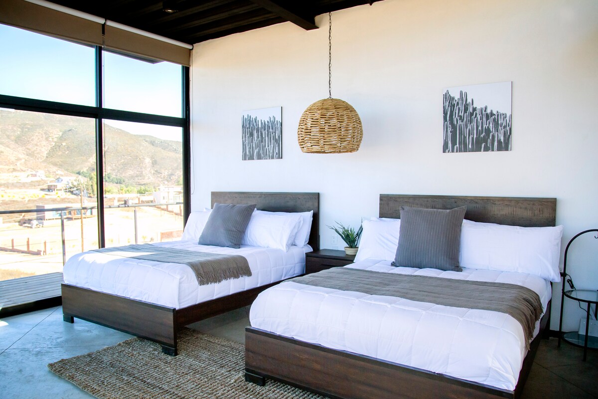 Comfort guaranteed for your peace and quiet with a view!