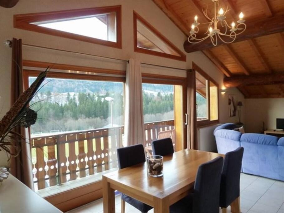 grandes baies, vue montagne, Pleney, Mt-Chery