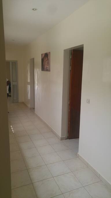 Couloir d'accès à la chambre