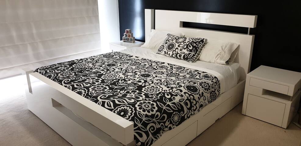 Gallery Views -Beach, Cafes & CBD at your doorstep gallery image 4