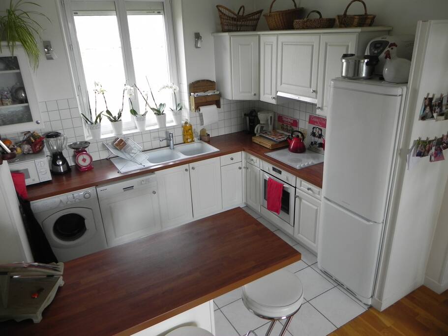 cuisine ouverte sur la salle à manger