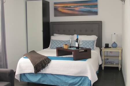 Serenity Sea Studio , Minutes From The Beach!