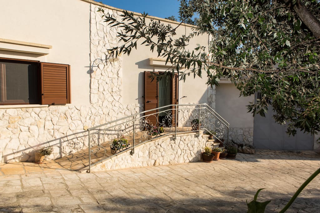 accesso indipendente, struttura completamente priva di barriere architettoniche.