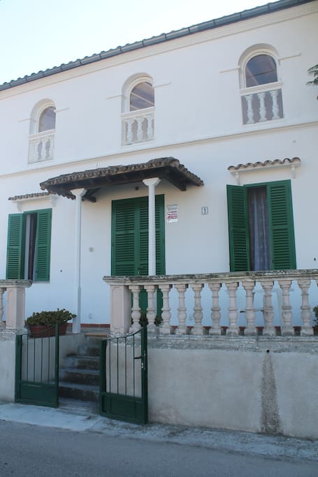 La casa enrera