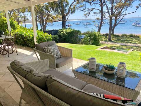 "Bliss on the Bay" Beach front, dog friendly