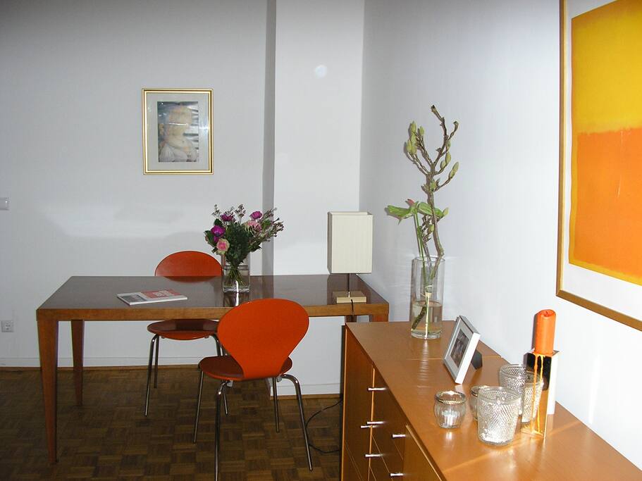 Esstisch im Wohnzimmer