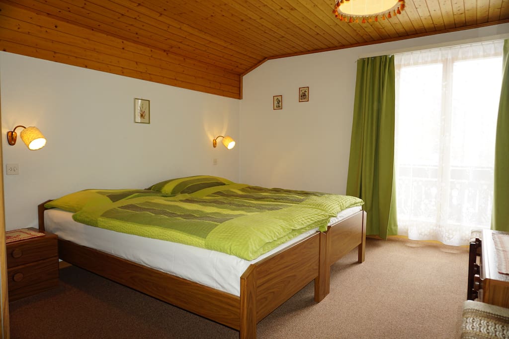 Schlafzimmer mit Matterhornblick und Balkon direkt zum Matterhorn hin.