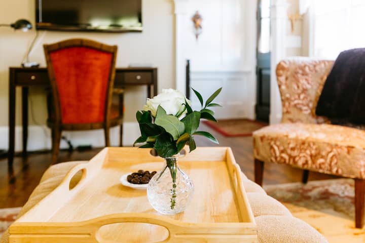 Pebble Beach Guest House - Carmel-by-the-Sea, CA