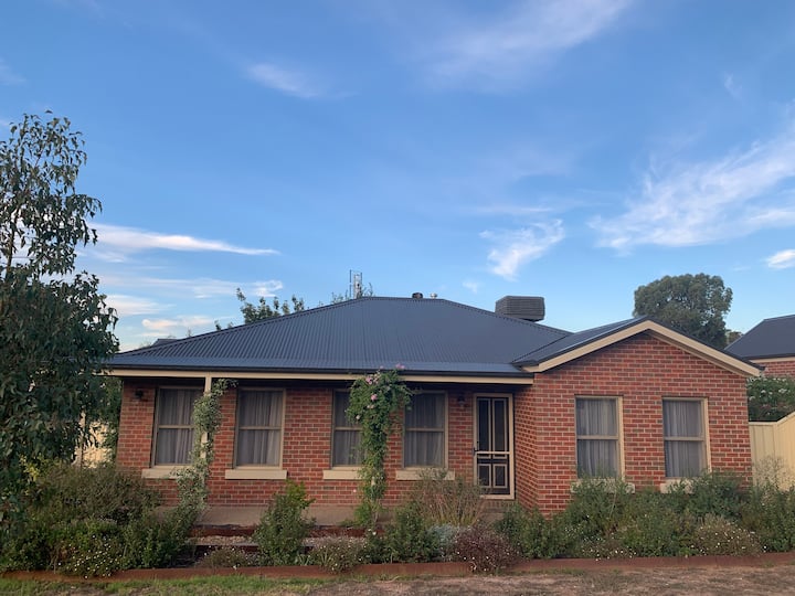 Bell's Hide Away500m to Bendigo Stadium Houses for Rent in West Bendigo, Victoria, Australia Bell's Hide Away500m to Bendigo Stadium Houses for Rent in West Bendigo, Victoria, Australia