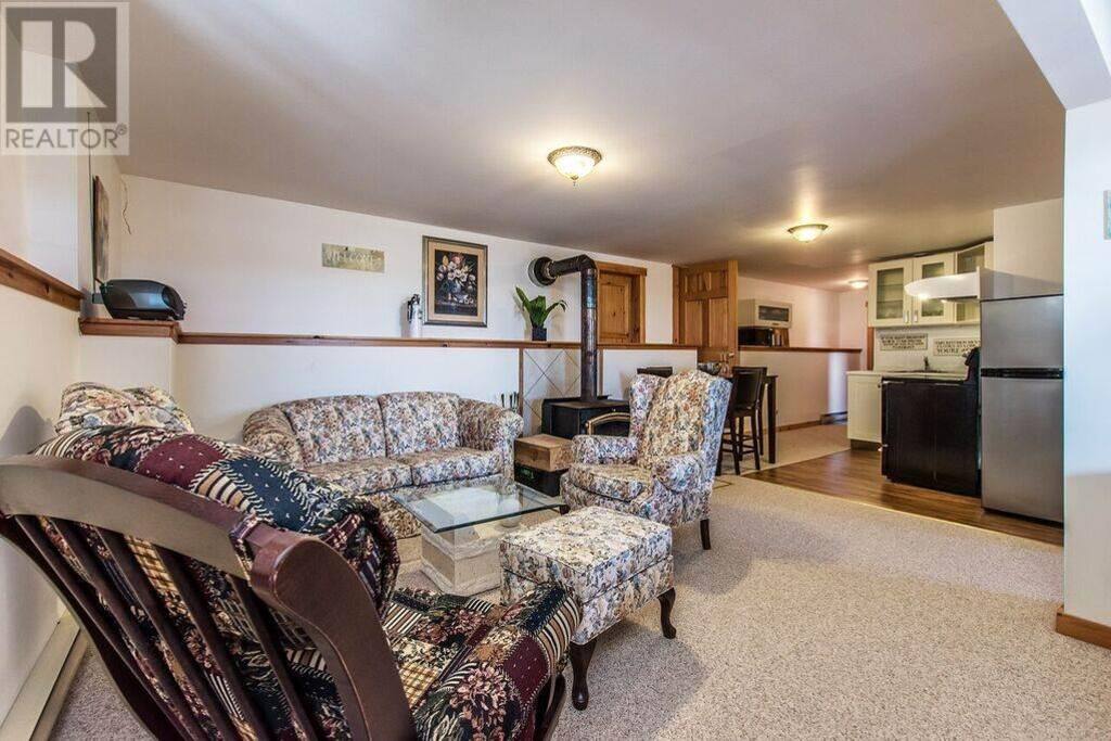 Living Room with Fireplace, open Kitchen