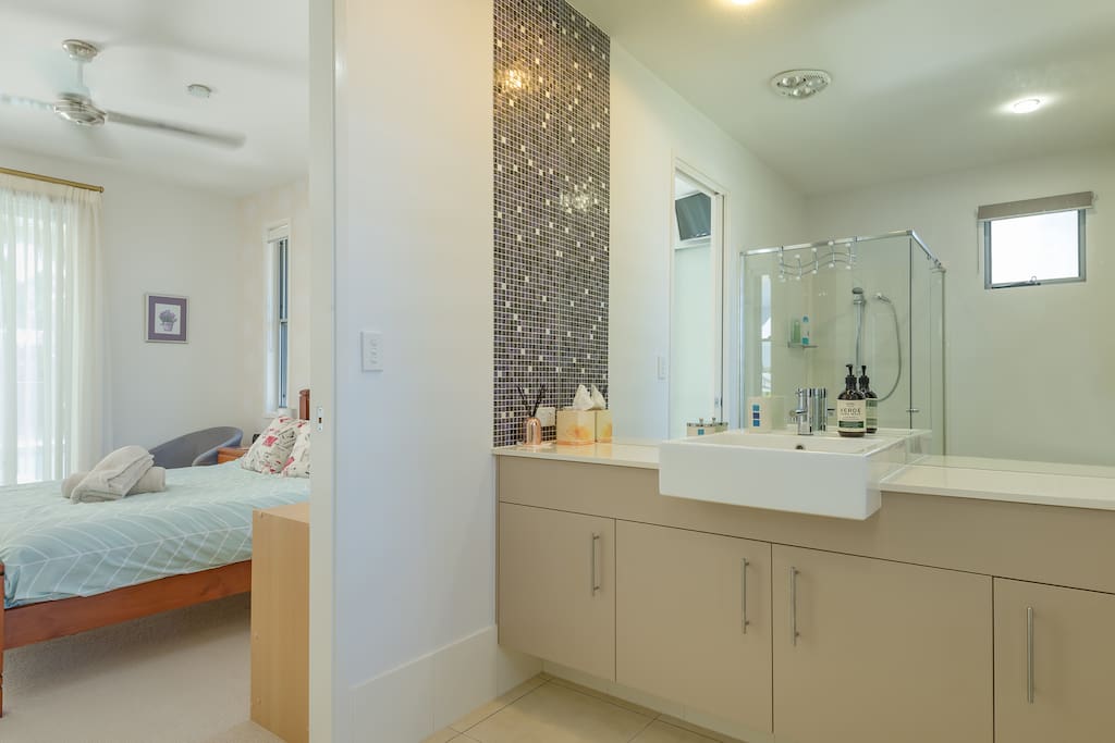 Ensuite & Master Bedroom