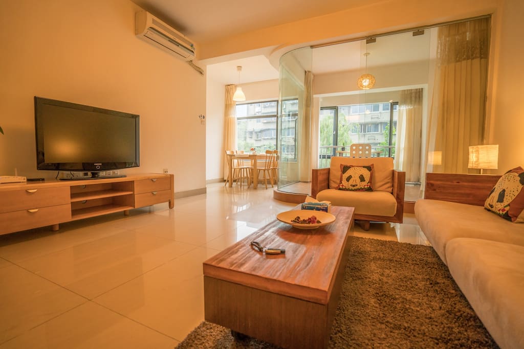 宽大的客厅 & 餐厅 & 阳光房
The spacious living room,dinning room and sunlight room.