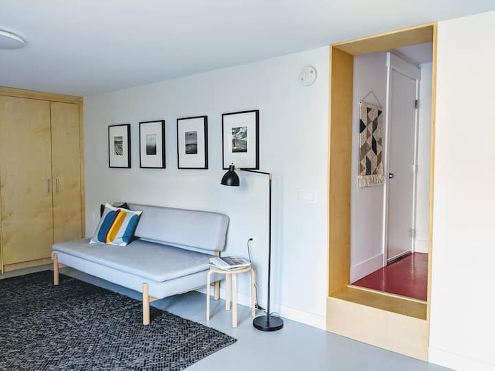 Private - Modern Mt. Pleasant Garden Studio - Vancouver