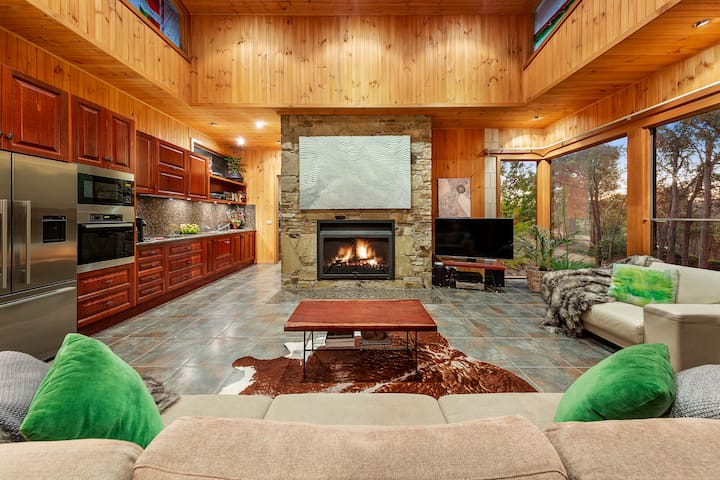 Stonehill Retreat – Private, Secluded, Luxury!