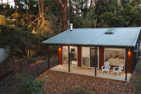 Peaceful Cabin | Near Jervis Bay w/fireplace