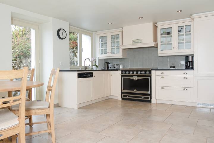 Montreux home with a view gallery image 5