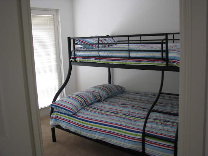 Tri poschodová izba.