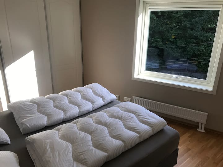 Chambre principale avec lit de 180 cm