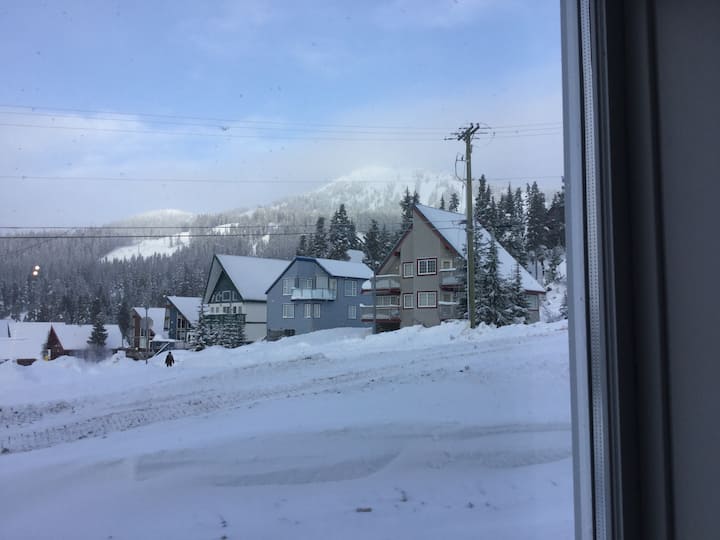 Washington Ridge Condo - ski in/out, pool, bike