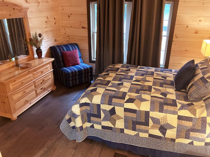 Main bedroom with queen bed