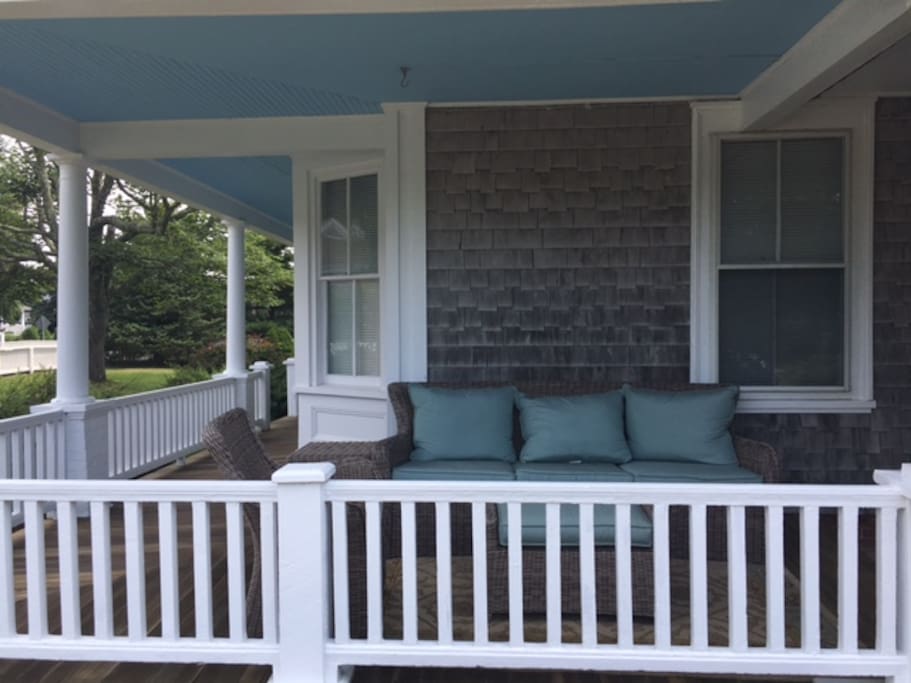 Front seating area