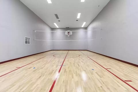 Preble Hills Oasis w/Indoor B-Ball/V-Ball Court