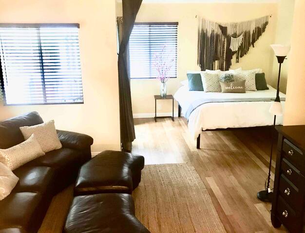 Spacious Master Suite-1 Mi to Beach+Pool & Hot Tub