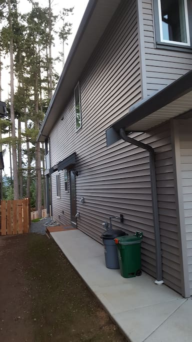 Separate entrance for guests