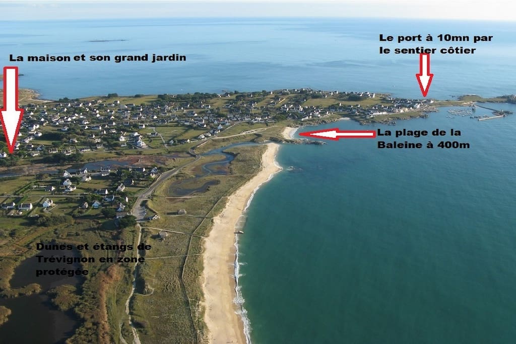 De la maison, on a le choix des plages! la plus proche est à 5mn à pied par une petite route très calme.