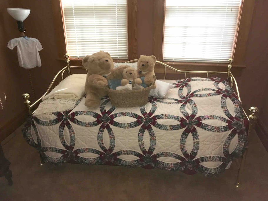 “Gund Family Bears” welcomes you to the single bed or pulls out into 2 single beds
