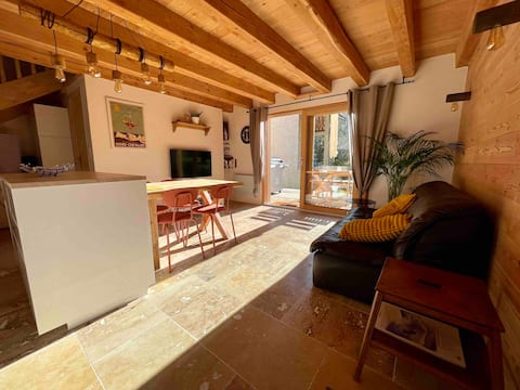 Airbnb performant: Vacation home with terrace and garden. à Saint Chaffrey