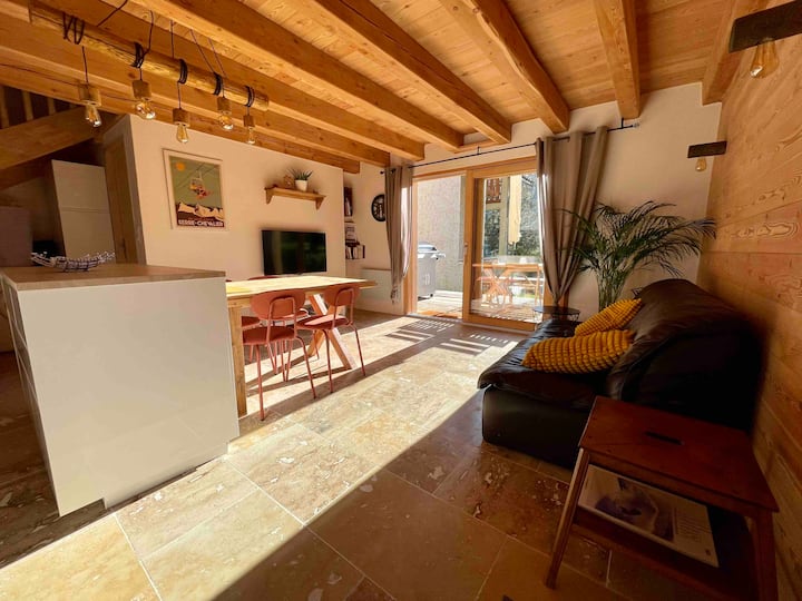 Maison De Vacances Avec Terrasse Et Jardin. - Briançon