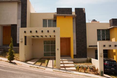 Conde Santiago de la Laguna Private House