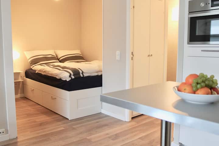 Lit double (1,60 x 2,00 m) avec un matelas continu