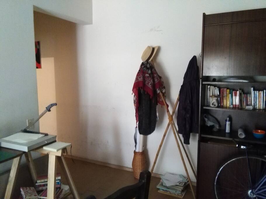este es el living, hace para mi las veces de taller.
