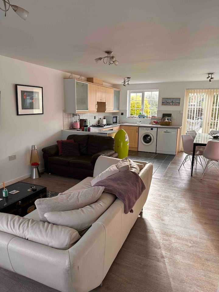 Cheerful 3-bedroom House 2 Minutes From The Beach - Bracklesham Bay
