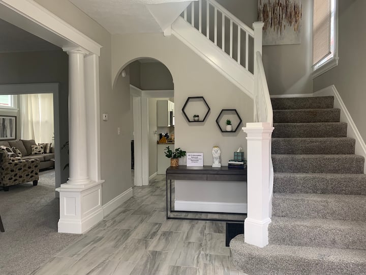 6 BR Home Just Minutes From Downtown Cincinnati
