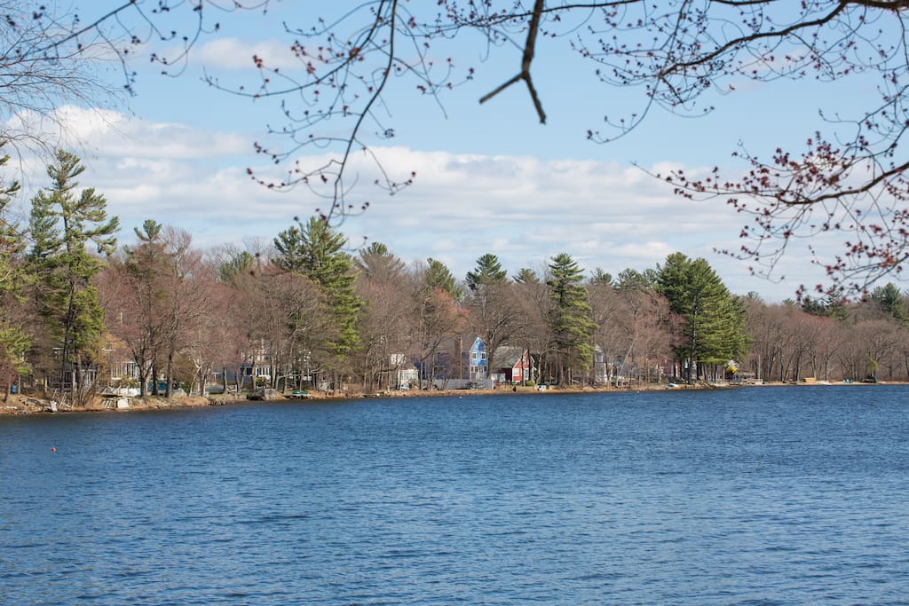 Beautiful Lakefront Vacation awaits!