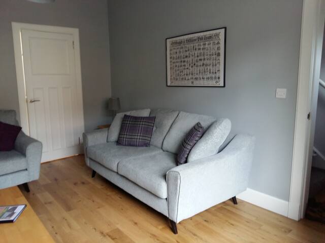 Lovely 2 Bedroom House near Holyrood Park gallery image 5