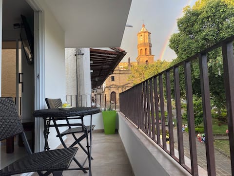 Apt Historic Center with Parking Space