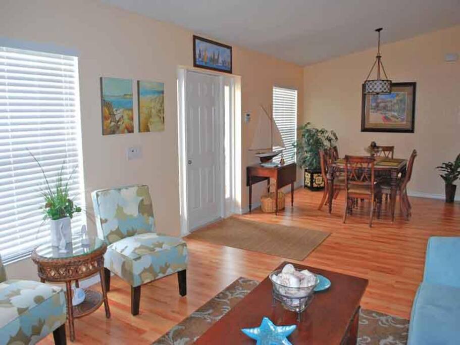 9347 Loyola Ave. Living Room