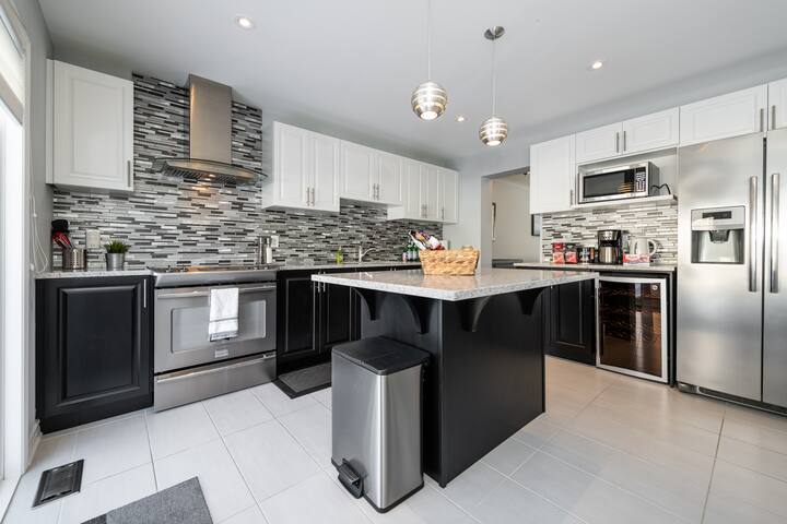 3Bdrm Stittsville/Kanata Townhouse/Dbl Car Garage